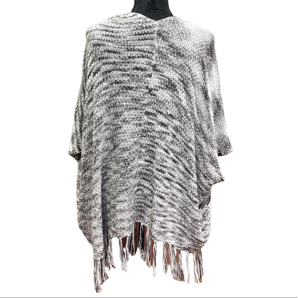Lauren Michelle Soft Gray Sweater Wrap Poncho Shrug size Large - Picture 8 of 9